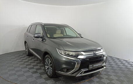 Mitsubishi Outlander III рестайлинг 3, 2020 год, 2 499 000 рублей, 7 фотография