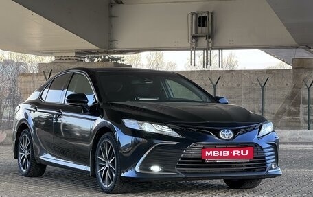 Toyota Camry, 2022 год, 3 570 000 рублей, 2 фотография