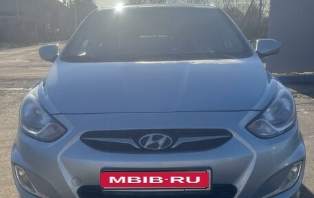 Hyundai Solaris II рестайлинг, 2012 год, 995 000 рублей, 2 фотография