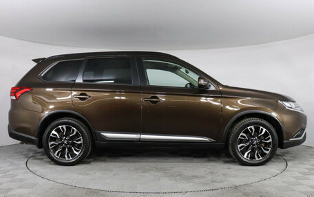 Mitsubishi Outlander III рестайлинг 3, 2022 год, 2 249 000 рублей, 4 фотография