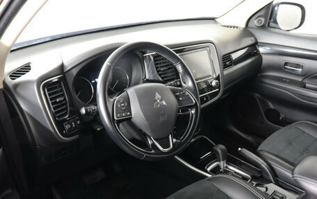 Mitsubishi Outlander III рестайлинг 3, 2022 год, 2 249 000 рублей, 9 фотография