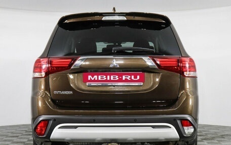 Mitsubishi Outlander III рестайлинг 3, 2022 год, 2 249 000 рублей, 6 фотография