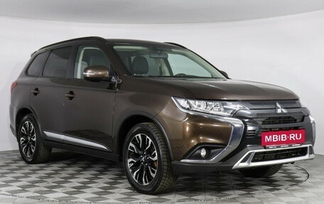 Mitsubishi Outlander III рестайлинг 3, 2022 год, 2 249 000 рублей, 3 фотография