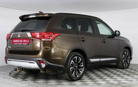 Mitsubishi Outlander III рестайлинг 3, 2022 год, 2 249 000 рублей, 5 фотография