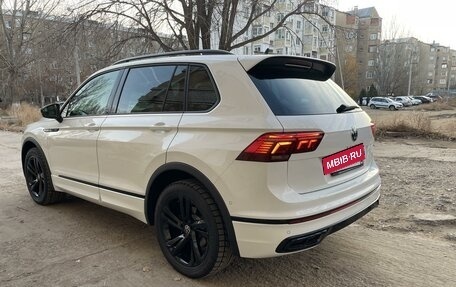 Volkswagen Tiguan II, 2021 год, 4 300 000 рублей, 2 фотография