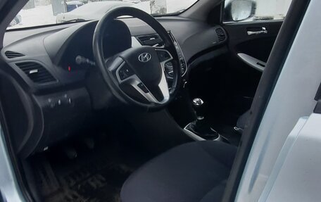 Hyundai Solaris II рестайлинг, 2011 год, 790 000 рублей, 10 фотография