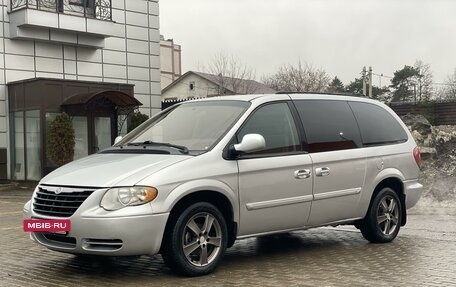 Chrysler Town & Country IV, 2005 год, 850 000 рублей, 3 фотография