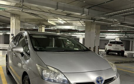 Toyota Prius, 2011 год, 950 000 рублей, 2 фотография