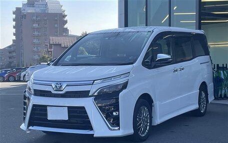 Toyota Voxy III, 2021 год, 1 879 000 рублей, 1 фотография