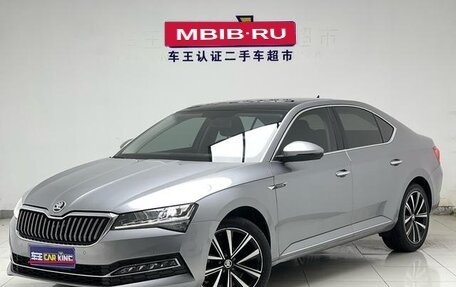 Skoda Superb III рестайлинг, 2021 год, 2 390 000 рублей, 1 фотография