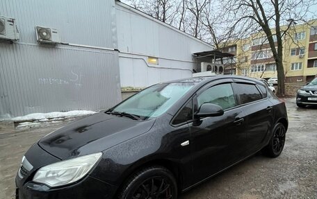 Opel Astra J, 2011 год, 700 000 рублей, 2 фотография