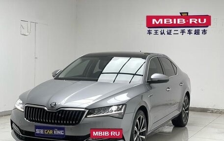 Skoda Superb III рестайлинг, 2021 год, 2 390 000 рублей, 2 фотография