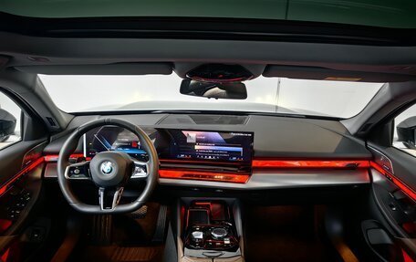 BMW 5 серия, 2024 год, 9 900 000 рублей, 10 фотография