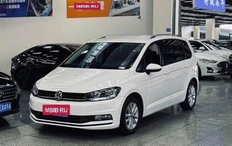 Volkswagen Touran III, 2021 год, 1 785 000 рублей, 2 фотография