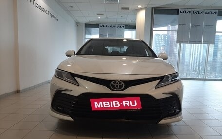 Toyota Camry, 2021 год, 3 370 000 рублей, 6 фотография