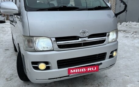 Toyota HiAce H200, 2005 год, 2 015 000 рублей, 3 фотография