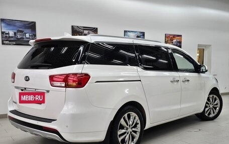 KIA Carnival III, 2018 год, 2 640 000 рублей, 2 фотография