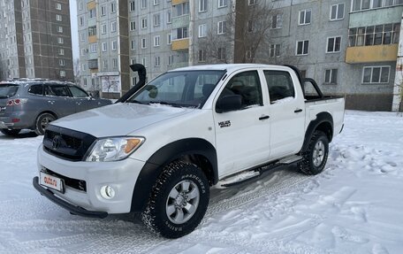 Toyota Hilux VII, 2011 год, 2 499 000 рублей, 2 фотография