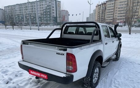 Toyota Hilux VII, 2011 год, 2 499 000 рублей, 6 фотография