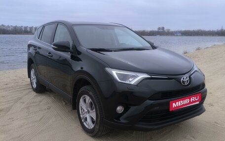 Toyota RAV4, 2018 год, 2 540 000 рублей, 3 фотография