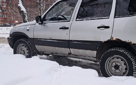 Chevrolet Niva I рестайлинг, 2004 год, 179 000 рублей, 3 фотография