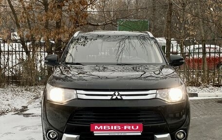 Mitsubishi Outlander III рестайлинг 3, 2014 год, 1 399 000 рублей, 5 фотография