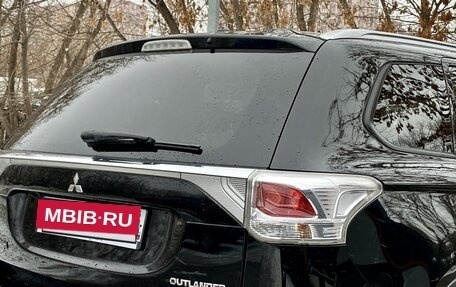 Mitsubishi Outlander III рестайлинг 3, 2014 год, 1 399 000 рублей, 10 фотография