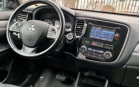 Mitsubishi Outlander III рестайлинг 3, 2014 год, 1 399 000 рублей, 32 фотография