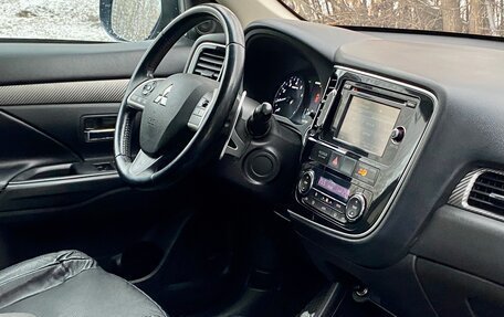 Mitsubishi Outlander III рестайлинг 3, 2014 год, 1 399 000 рублей, 30 фотография