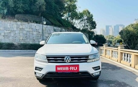 Volkswagen Tiguan II, 2021 год, 2 400 000 рублей, 3 фотография