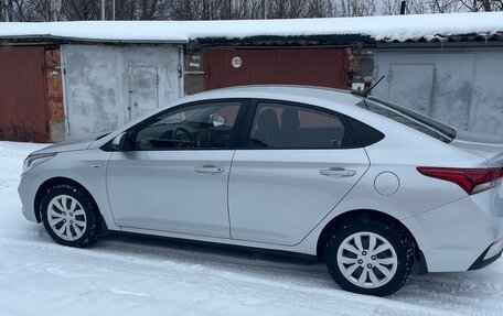 Hyundai Solaris II рестайлинг, 2017 год, 1 350 000 рублей, 3 фотография