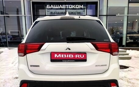 Mitsubishi Outlander III рестайлинг 3, 2018 год, 2 039 000 рублей, 4 фотография