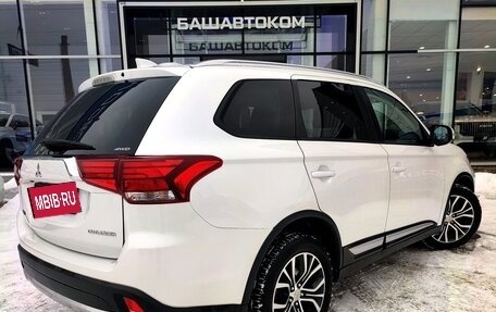 Mitsubishi Outlander III рестайлинг 3, 2018 год, 2 039 000 рублей, 5 фотография