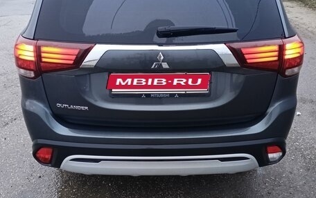 Mitsubishi Outlander III рестайлинг 3, 2020 год, 2 850 000 рублей, 8 фотография