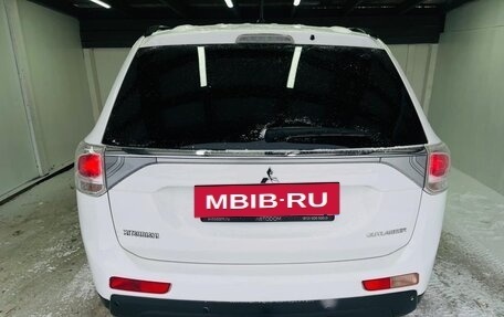 Mitsubishi Outlander III рестайлинг 3, 2014 год, 1 660 000 рублей, 10 фотография