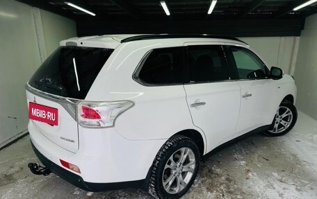 Mitsubishi Outlander III рестайлинг 3, 2014 год, 1 660 000 рублей, 11 фотография