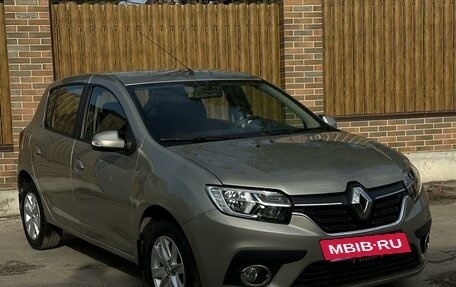 Renault Sandero II рестайлинг, 2019 год, 950 000 рублей, 2 фотография