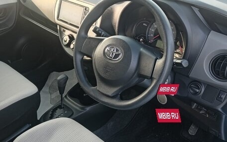 Toyota Vitz, 2015 год, 960 000 рублей, 12 фотография