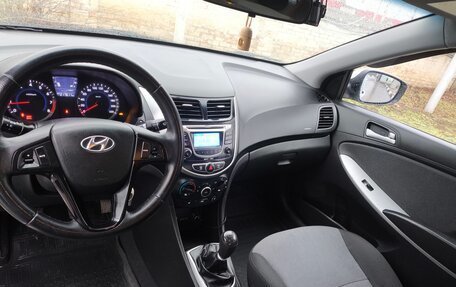 Hyundai Solaris II рестайлинг, 2011 год, 770 000 рублей, 16 фотография