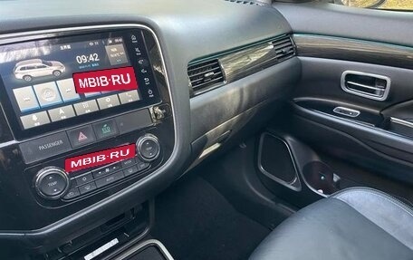 Mitsubishi Outlander III рестайлинг 3, 2021 год, 2 350 000 рублей, 12 фотография