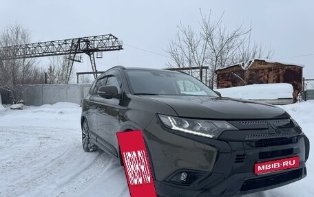 Mitsubishi Outlander III рестайлинг 3, 2019 год, 2 950 000 рублей, 1 фотография