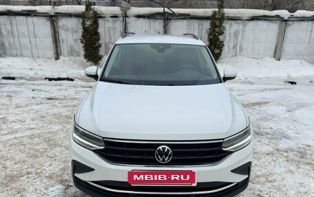 Volkswagen Tiguan II, 2021 год, 2 850 000 рублей, 4 фотография