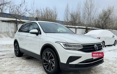 Volkswagen Tiguan II, 2021 год, 2 850 000 рублей, 2 фотография