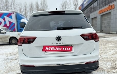 Volkswagen Tiguan II, 2021 год, 2 850 000 рублей, 6 фотография