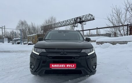 Mitsubishi Outlander III рестайлинг 3, 2019 год, 2 950 000 рублей, 3 фотография