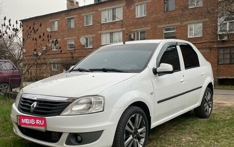 Renault Logan I, 2013 год, 600 000 рублей, 3 фотография