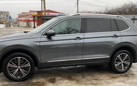 Volkswagen Tiguan II, 2019 год, 3 630 000 рублей, 2 фотография