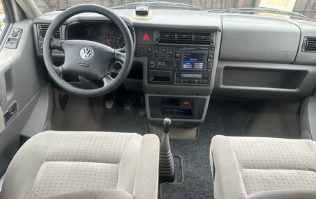 Volkswagen Caravelle T4, 2002 год, 1 450 000 рублей, 6 фотография