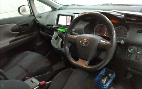 Toyota Wish II, 2011 год, 1 130 000 рублей, 2 фотография