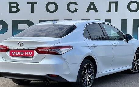 Toyota Camry, 2021 год, 3 650 000 рублей, 6 фотография